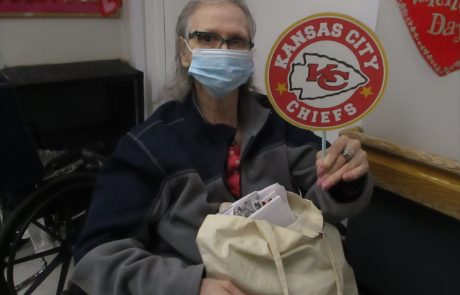 Female Kansas City Chiefs fan